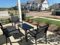 Cozy Southern Retreat #2: 3 Bedrooms with 3.5 Baths, Near Square & Ole Miss