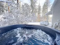 Cozy restored farmhouse on the river! Hot tub, wildlife, trails!