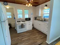 Cottage by the Beach Hotels in Wescott
