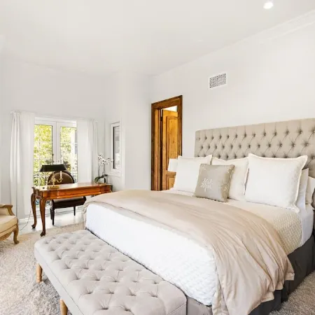 Exquisite pet friendly home, 5 blks from Gondola with stunning views!!