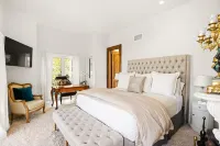 Exquisite pet friendly home, 5 blks from Gondola with stunning views!!