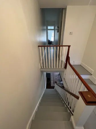 Beautiful and spacious 3BR historic home centrally located in downtown, Madison. Отели в г. Мэдисон