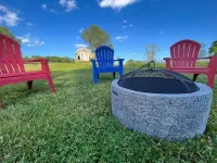 Star glazing Tiny house off grid peaceful Stone Mountain State Park and Fire pit Hotel a Traphill