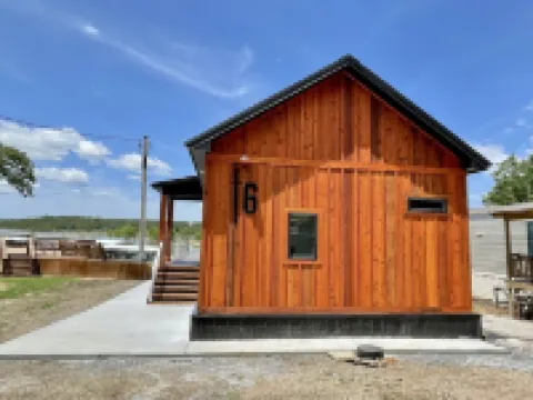 AMAZING LAKE VIEWS  DOUBLE DECK WITH HOT TUB AND 2 PORCH SWINGS
