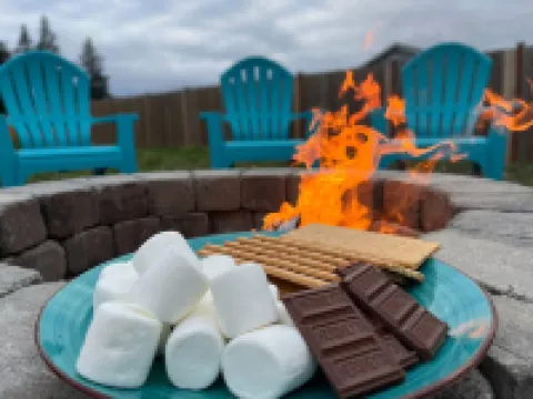 5Br Vacation Home Hot Tub/Game Room/Water Views/BBQ/Firepit/LG Yard