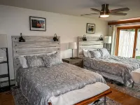 Agate Bay Cottage 2 Bed 2 Bath. Watch the ore boats in comfort. Hotels in Two Harbors