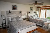 Agate Bay Cottage 2 Bed 2 Bath. Watch the ore boats in comfort.