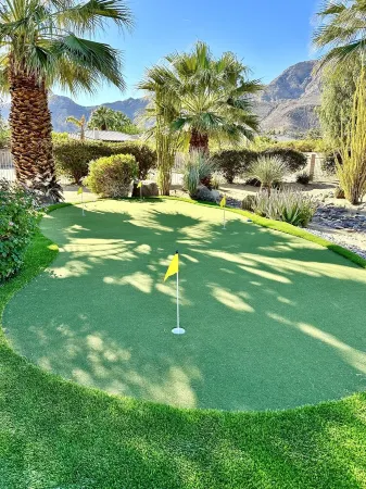 Mirage Cove. Beautiful home. Putting green, private pool/spa, mountain views. Отели рядом с достопримечательностью «Обсерватория Ранчо Мираж Лайбрари &»