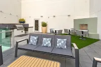 LA Luxe Retreat: 1-Bedroom Haven by Beverly Hills