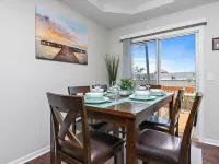 ⭐️ Luxe Paradise ⭐️  3 King Beds ✅  Fast Wifi ✅  Free Parking Hotels in Raymore