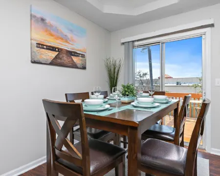 ⭐️ Luxe Paradise ⭐️  3 King Beds ✅  Fast Wifi ✅  Free Parking Hotels in Raymore