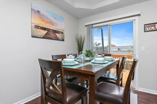 ⭐️ Luxe Paradise ⭐️  3 King Beds ✅  Fast Wifi ✅  Free Parking Hotels in Raymore