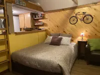Cozy Cabin in the Heart of it All - Unbeatable Location!