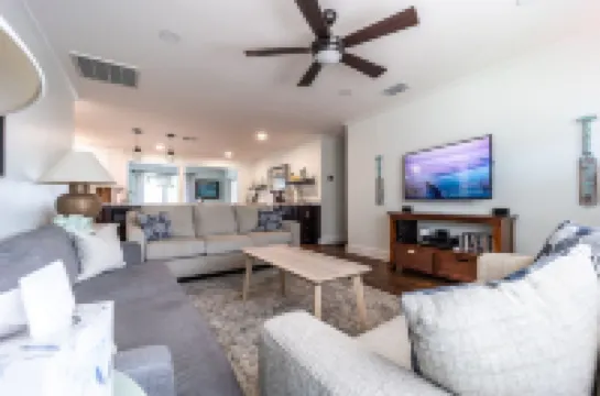 Beautifully Appointed 3BR / 2 Bath Home close to Beach & Iconic Atlantic Ave