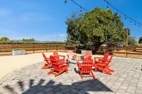 Farmhouse805 located in San Luis Obispo on the California Central Coast Các khách sạn gần Lopez Lake Recreation Area