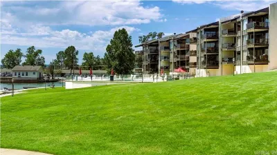 Cute, Cozy Condo on Lake Hamilton!  Great Location!