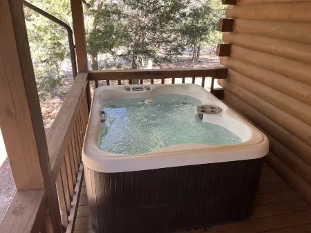 Visit Callaway's Fantasy in Lights with us at Pike's Peak - Wifi and Hot Tub!