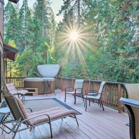 Spacious cabin with AC, private lake, hot tub, movie room