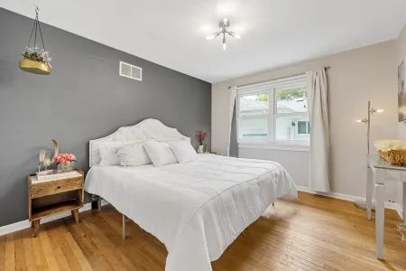 3 blocks from the University of Iowa Kinnick Stadium & Hospital