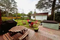 5Br One Story Retreat w/Hot Tub Grill, Chill & Family Time