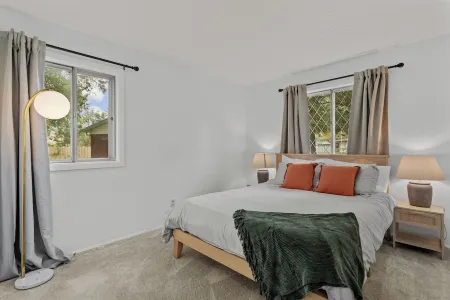 2024 New 3-bedroom house with WiFi, AC in Kokomo Отели в г. Howard County