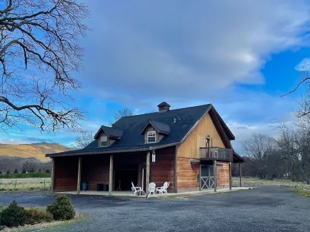 Peaceful, spacious home on 8 acres. Pet-friendly, close town, and a creek!