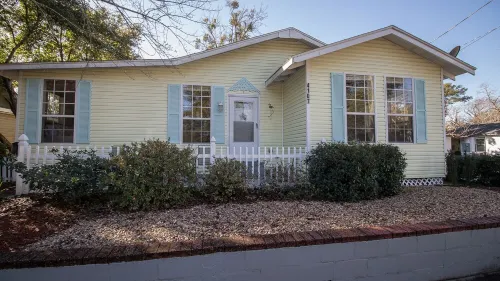 Comfy and Cozy 5 min walk to the Gulf in Historic District