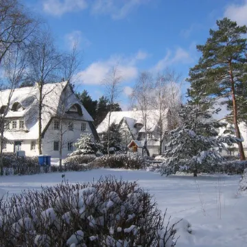 Vacation apartment in a thatched house, directly on the beach for 2-4 people