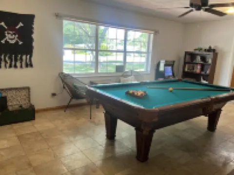 Home with play room, enclosed pool and hot tub. Only 10 minutes from the beach!