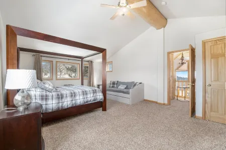 Secluded Indian Mountain Cabin Retreat with Views