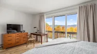 Bolton Condo 3 Bedroom Condo by RedAwning
