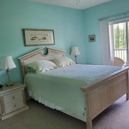 Salty Livin & Golf Retreat. Your Relaxing, Stress Free Vacation Awaits You!!
