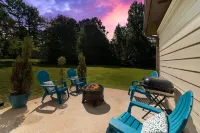 Close to Trilith & Airport! Fenced yard! Walk to shops! Hotels in Fayette County