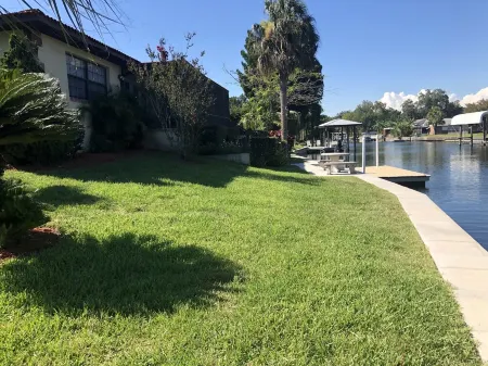 Manatee point vacation rental Отели рядом с достопримечательностью «Парк штата 7 Майл Луп Трейлхед Кристал Ривер Презерв»