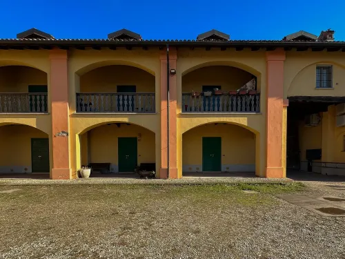 Appartamento in storica Cascina Lombarda Cusago Hotels in Cusago