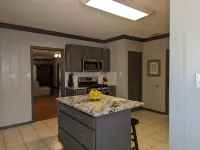 Big Red Comfortable, welcomes pets, & sleeps 6