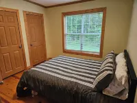 Big Sky Cabin! Hot Tub! on the Wine Trail! Fire Pit! Pool Table! Large Deck!