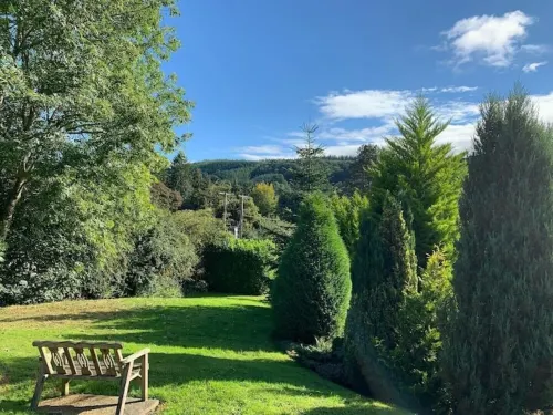 'Ash' Beautiful Log Cabin With Private Hot Tub Hotels in Leominster