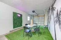 Arcade - 7000 games, King beds by West end