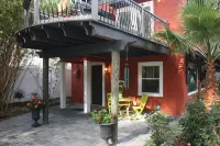 Savannah Whitemarsh Island Cottage on Private Riverfront Estate with Dock - Country Houses