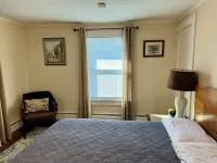 Fun Downtown Location 2nd flr