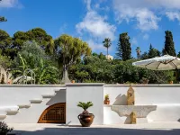 Antica Fortezza Villa Fontana - large garden, private pool and maximum privacy Hotels in Valderice