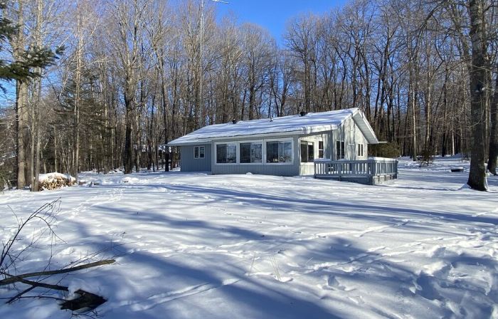 Beautiful Sunset Beach Lake House on Lake Chetac