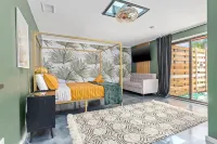Pet Friendly Tropical Villa, Heated Salt Pool