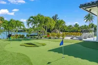 Lakefront Luxury Retreat – 7BR Paradise Escape Olympia Heights住宿飯店