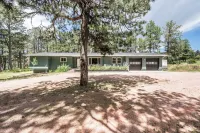 Soul Care Cabin Family Forest Getaway, 6 bedroom, 3 King beds
