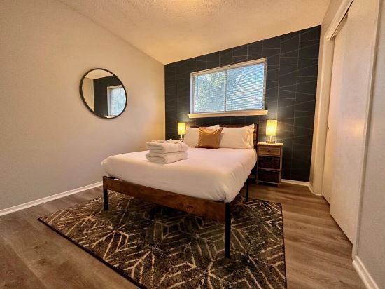 The Yellow Brick Abode Modern | Comfort | 2 Bdr