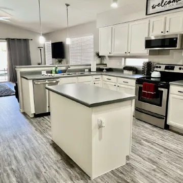 Private Vacation Getaway! Plenty of Sunshine w/Pool & Comfy Place to Stay.