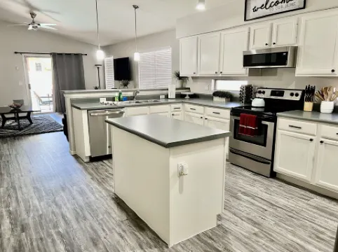 Private Vacation Getaway! Plenty of Sunshine w/Pool & Comfy Place to Stay.