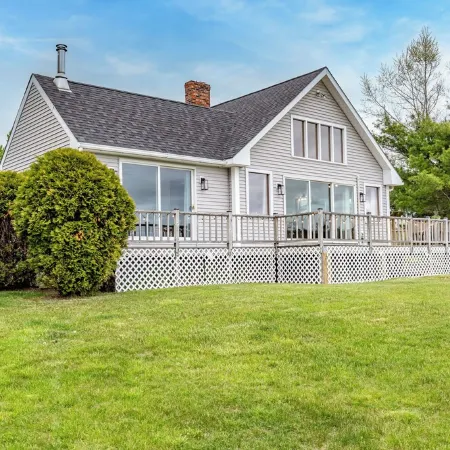 4-Season Waterfront Oasis Acadia with Hot Tub